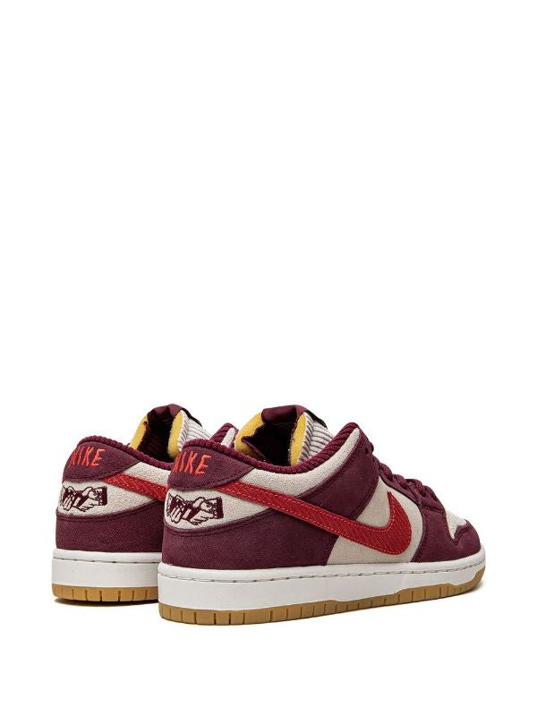 Nike
SB Dunk Low "Skate Like A Girl" sneakers