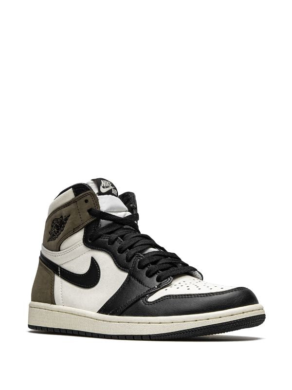 Jordan
Air Jordan 1 Retro High OG "Dark Mocha" sneakers