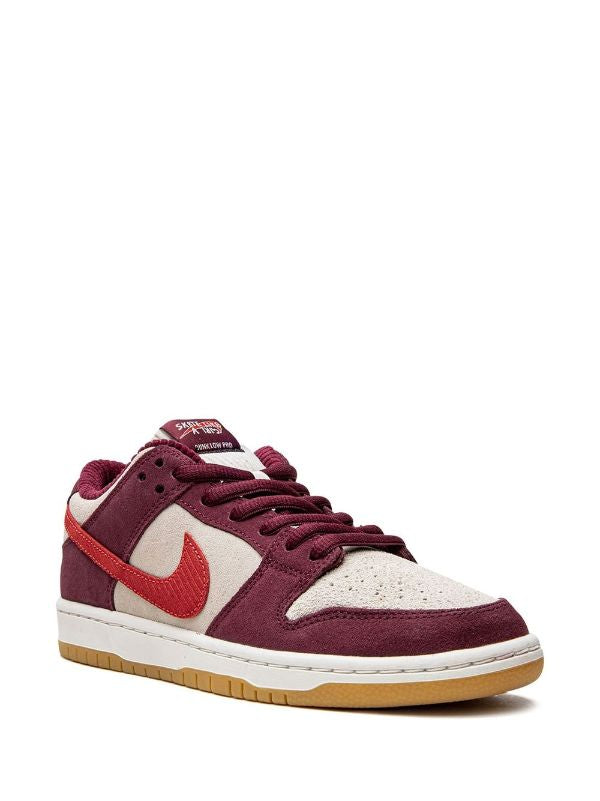 Nike
SB Dunk Low "Skate Like A Girl" sneakers