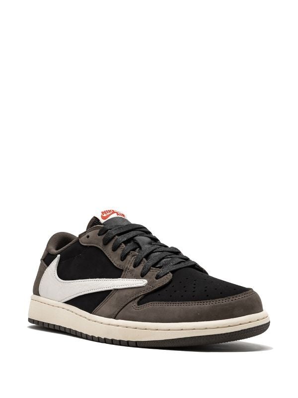 Jordan
x Travis Scott Air Jordan 1 Low sneakers