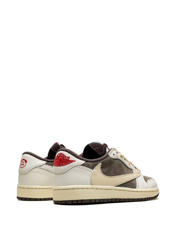 Jordan
x Travis Scott Air Jordan 1 Low OG "Reverse Mocha" sneakers